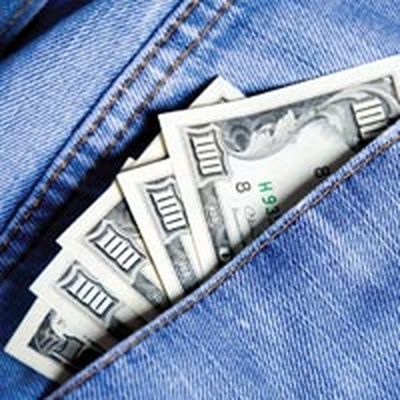 Money in the pocket of jeans (Deshacam Deshacam)
