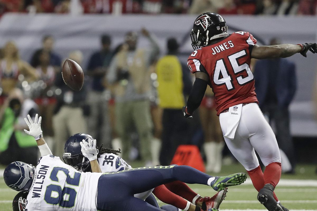 Atlanta Falcons middle linebacker Deion Jones (45) prepares to intercept a pass against the Seattle Seahawks during the second half of an NFL football divisional football game, Saturday, Jan. 14, 2017, in Atlanta. The Falcons won 36-20. (David Goldman / Associated Press)
