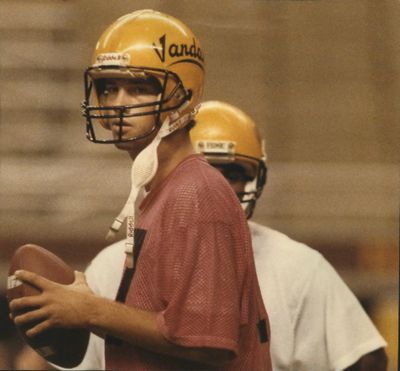 Former Idaho quarterback John Friesz has been named to the inaugural class of the Big Sky Conference Hall of Fame. (SR)