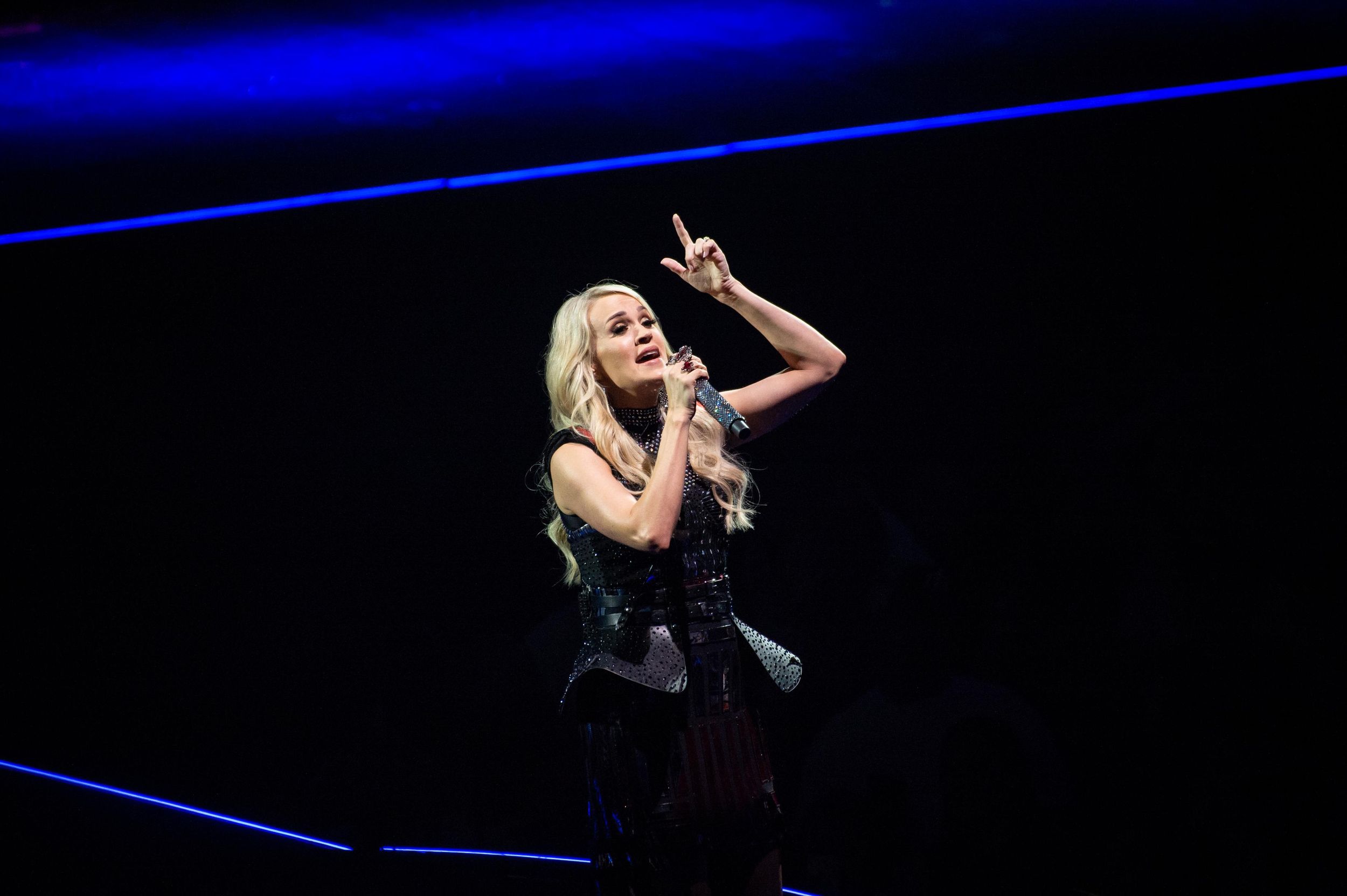 Carrie Underwood Cry Pretty Tour 360 – PLSN