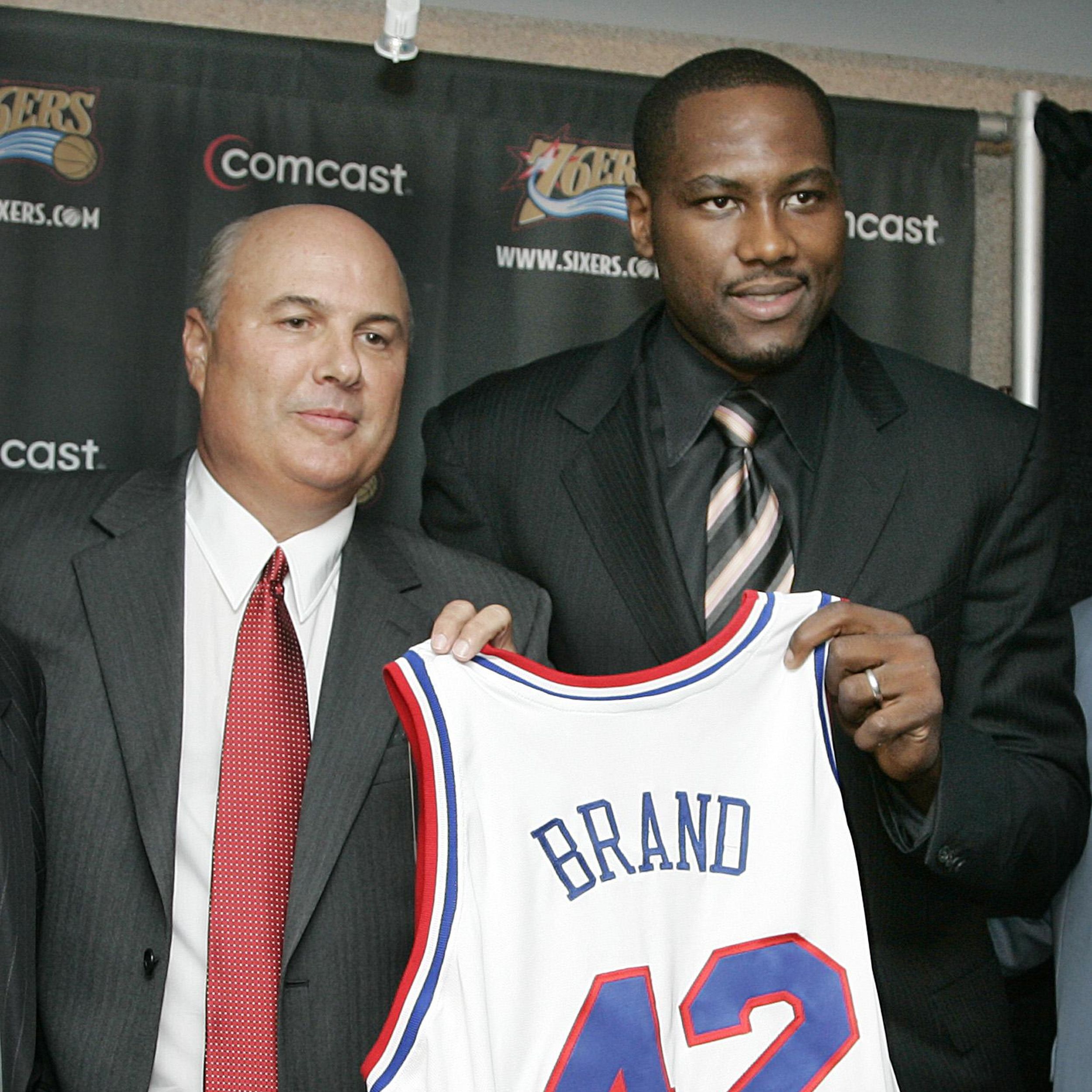 LA Clippers: Should Elton Brand's Jersey Be Retired?