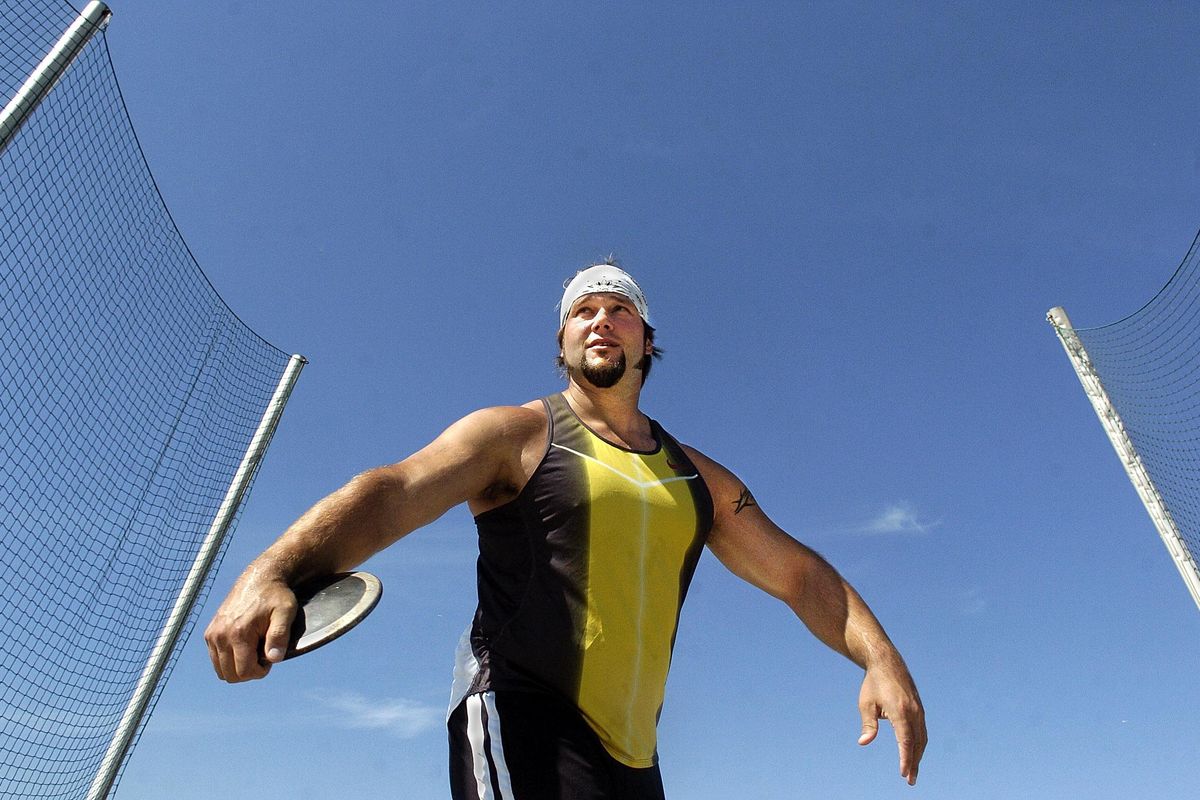 Ian Waltz, an Olympian in 2004 and 2008 is shown working out at a USOC facility in Chula Vista, California, in 2008. (Christopher Anderson / The Spokesman-Review)