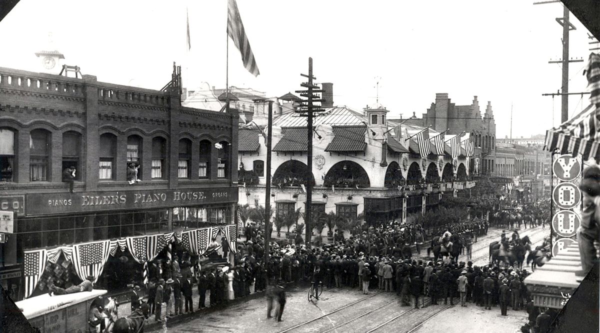 People gather around Davenport’s Restaurant, hoping for a glimpse of the visiting celebrity during President William Howard Taft’s visit to Spokane on Sept. 28, 1909. The Davenport Hotel was not yet built. Picture looks west on Sprague. (File)