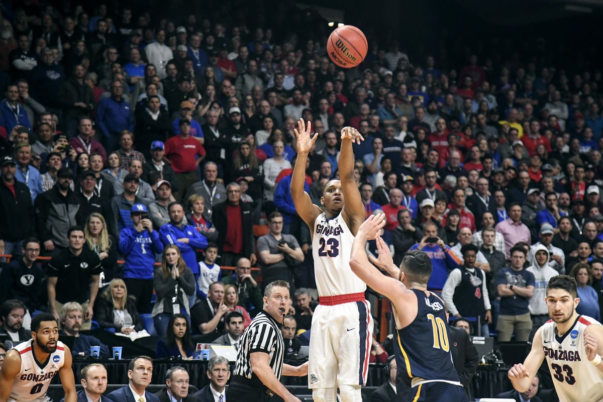 Gonzaga guard Zach Norvell Jr. hits a big shot late in the game to put the Zags ahead of UNC Greensboro, Thursday, March 15, 2018 at Taco Bell Arena in Boise. (Dan Pelle / The Spokesman-Review)