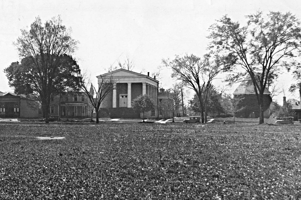 Williamsburg Baptist Church, center, and the Powder Magazine, at right with the conical roof, at Colonial Williamsburg in Virginia. A mass gravesite was found near the site of the old church, which was demolished in the mid-1900s. The church served as a hospital during and after the Battle of Williamsburg in 1862.    (Colonial Williamsburg Foundation/Handout)