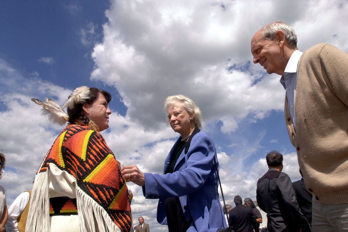Spokane tribal member and attorney Margo Hill greets U.S. Supreme Court Justices Sandra Day O’Connor and Stephen Breyer at the Flight Craft in Spokane in 2001. Hill is the first Spokane tribal member to graduate from law school. Justices O’Connor and Breyer were in town to visit the Spokane Tribe’s juvenile drug court in Wellpinit. The juvenile drug court is funded with a half- million dollar federal grant.  (The Spokesman-Review photo archive)