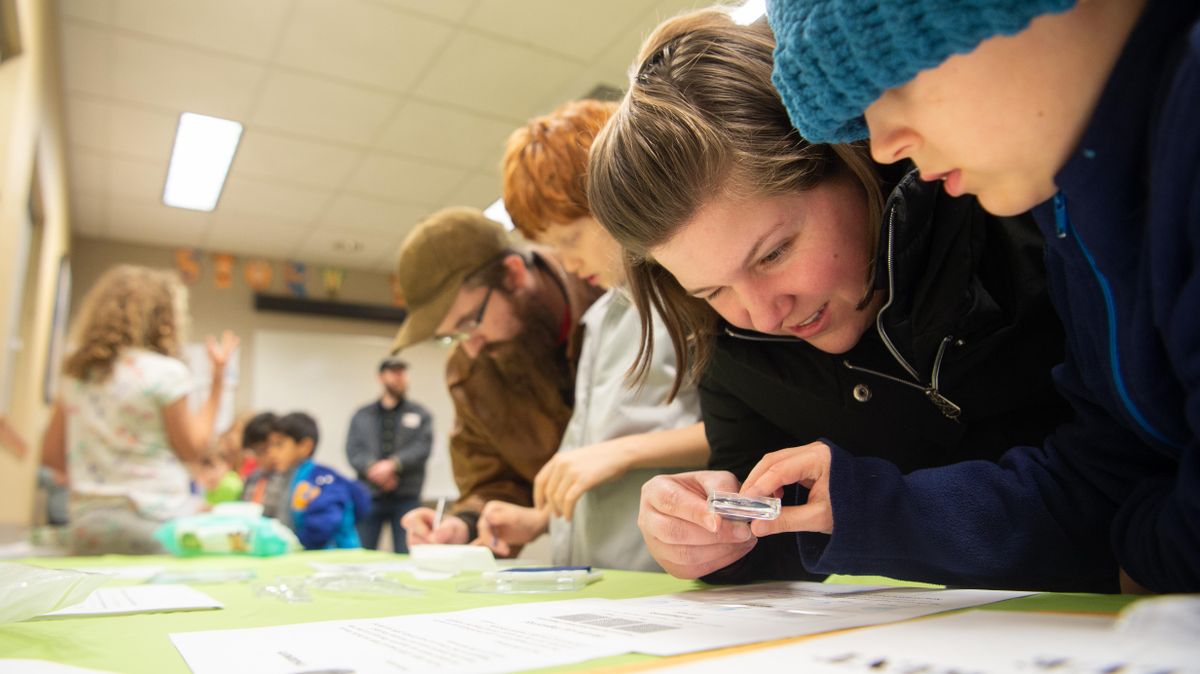 Amy Smith, second from right, looks at the fingerprints of her son, 7-year-old Kael McDermott, right, during a forensics class to learn about science and techniques used to solve crimes, Thursday, Jan. 3, 2019, at the Spokane County Library District branch in Airway Heights. The class included fingerprinting, extracting DNA from a strawberry and measuring blood splatter. (Jesse Tinsley / The Spokesman-Review)