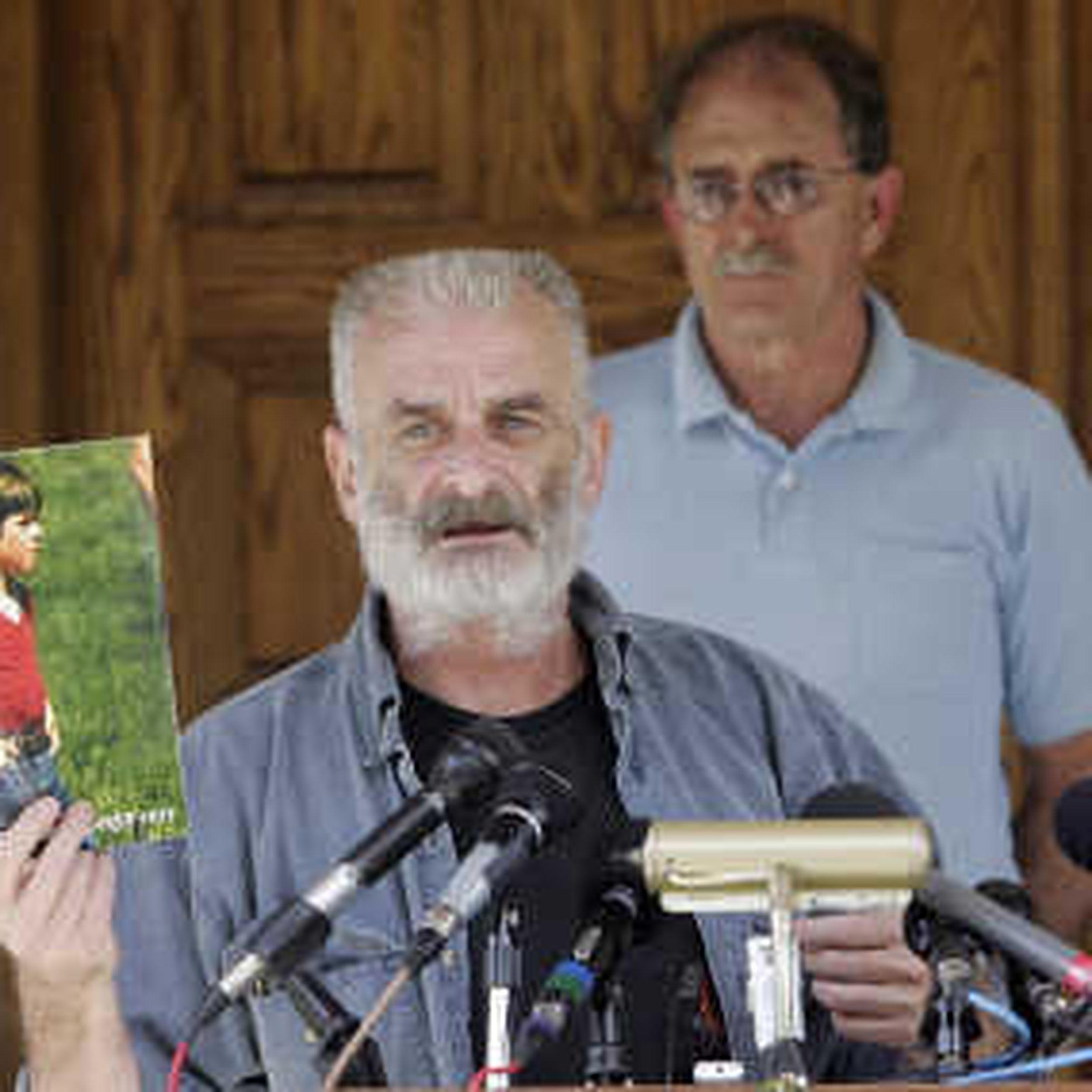 Weaver Backs Fugitives Recalls Ruby Ridge The Spokesman Review