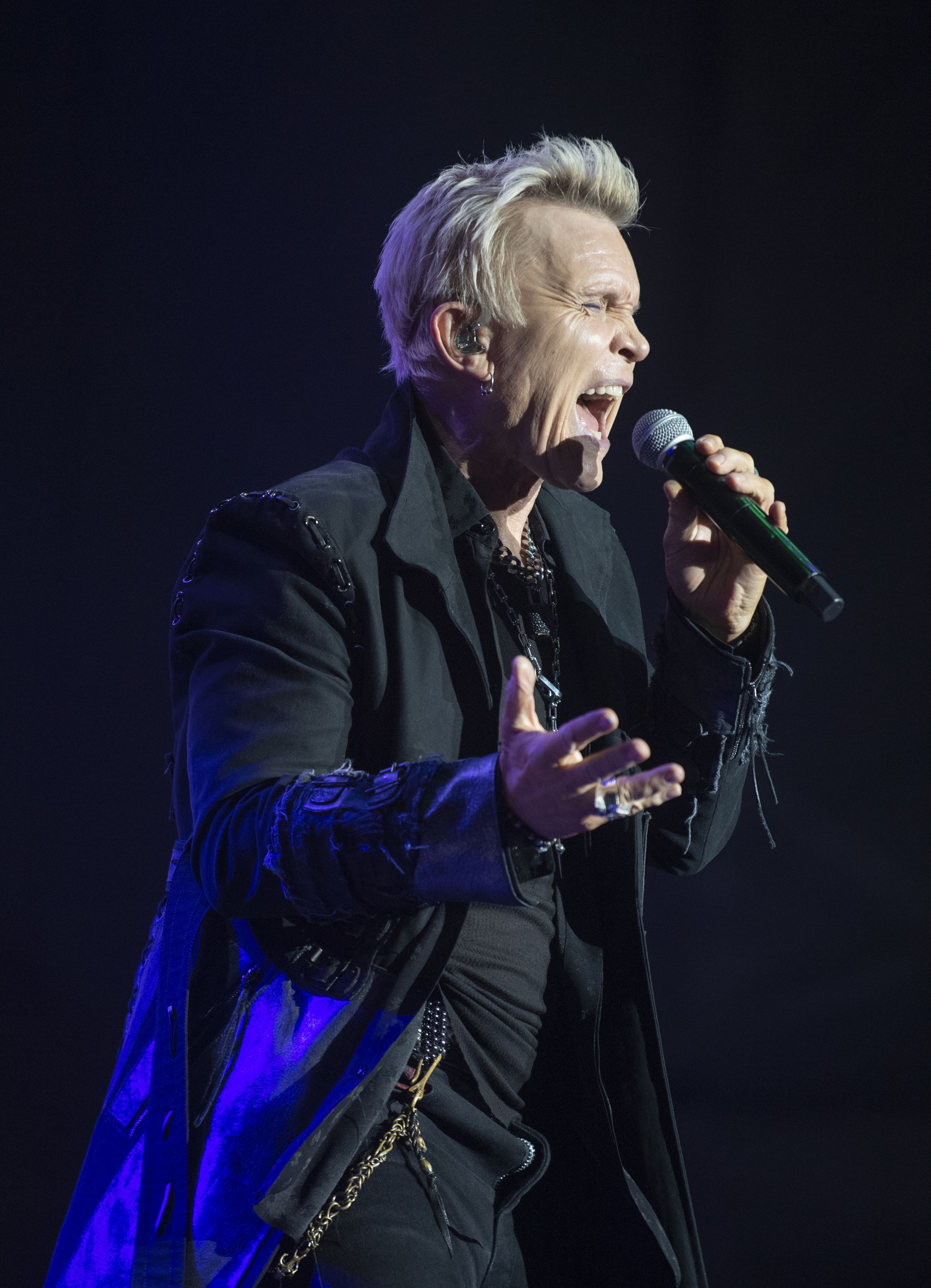 Review Billy Idol Rocks His Cradle Of Love At Northern Quest The Spokesman Review