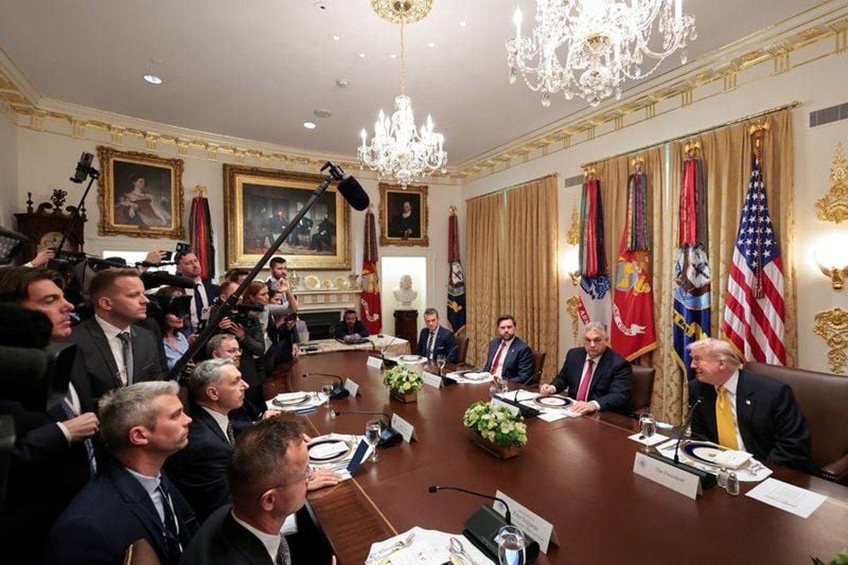 U.S. President Donald Trump hosts a bilateral lunch with Hungarian Prime Minister Viktor Orban, Vice President JD Vance, and Secretary of Defense Pete Hegseth at the White House in Washington, D.C., U.S., November 7, 2025. REUTERS/Jonathan Ernst (Jonathan Ernst)