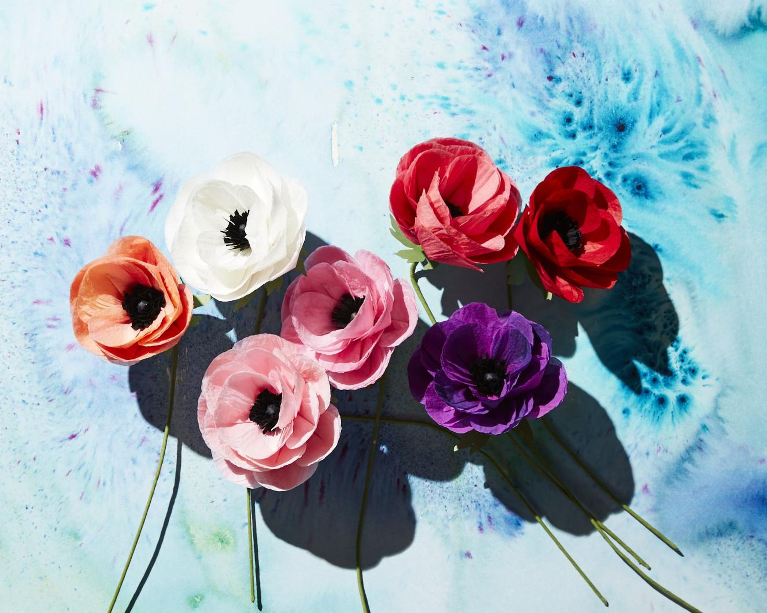 Faux Designers Embrace Fake ﬂowers