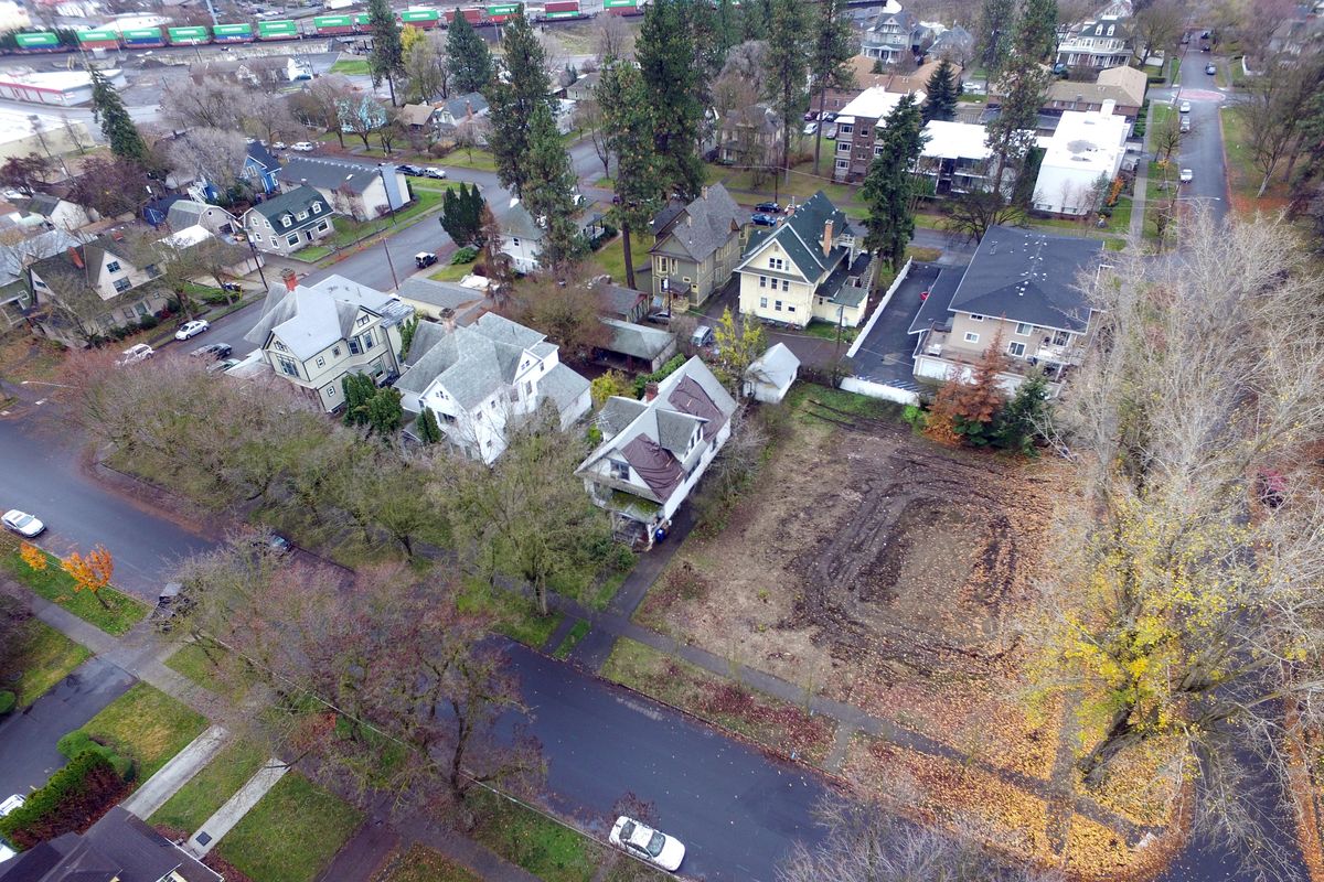 An older home on the corner of Second Avenue and Chestnut in Browne