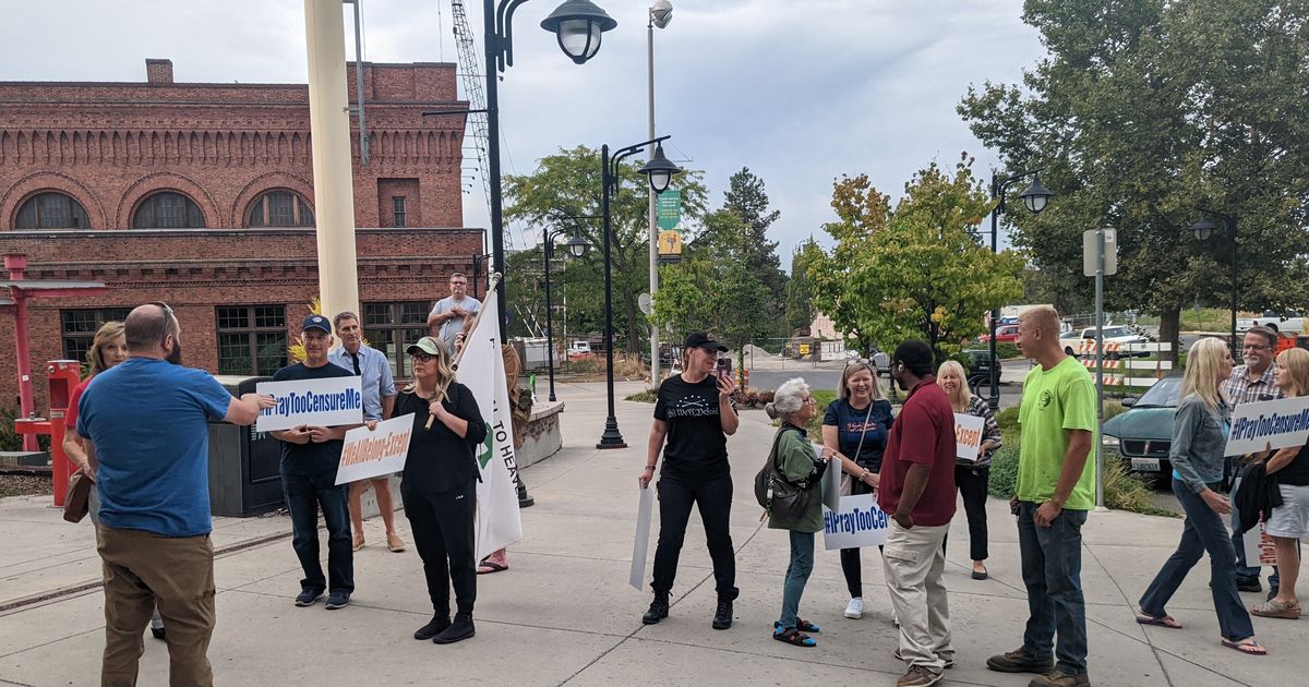 Christian protesters call efforts to censure Woodward religious persecution Photo