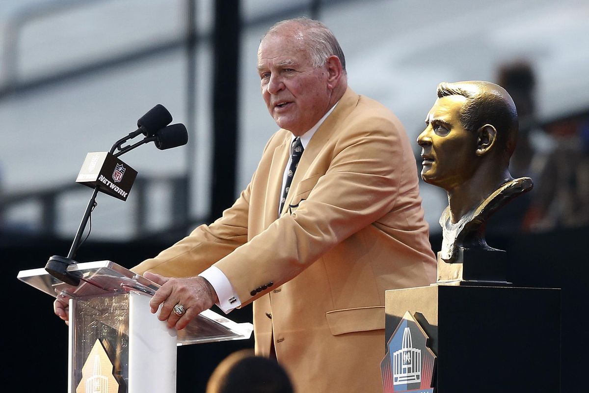 Former NFL player Jerry Kramer delivers his induction speech at the Pro Football Hall of Fame on Saturday, Aug. 4, 2018, in Canton, Ohio. (Ron Schwane / Associated Press)