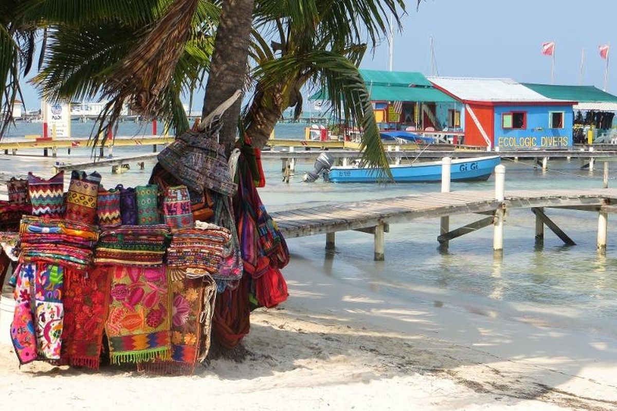 Street vendors sold fruit and Central American crafts. (Mark Hurtubise)