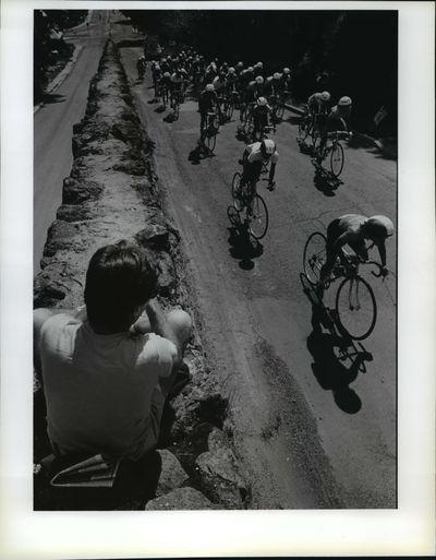 The women of the 1987 Washington Trust Cycling Classic grind their way up Tenth Avenue. (Jeff Green)