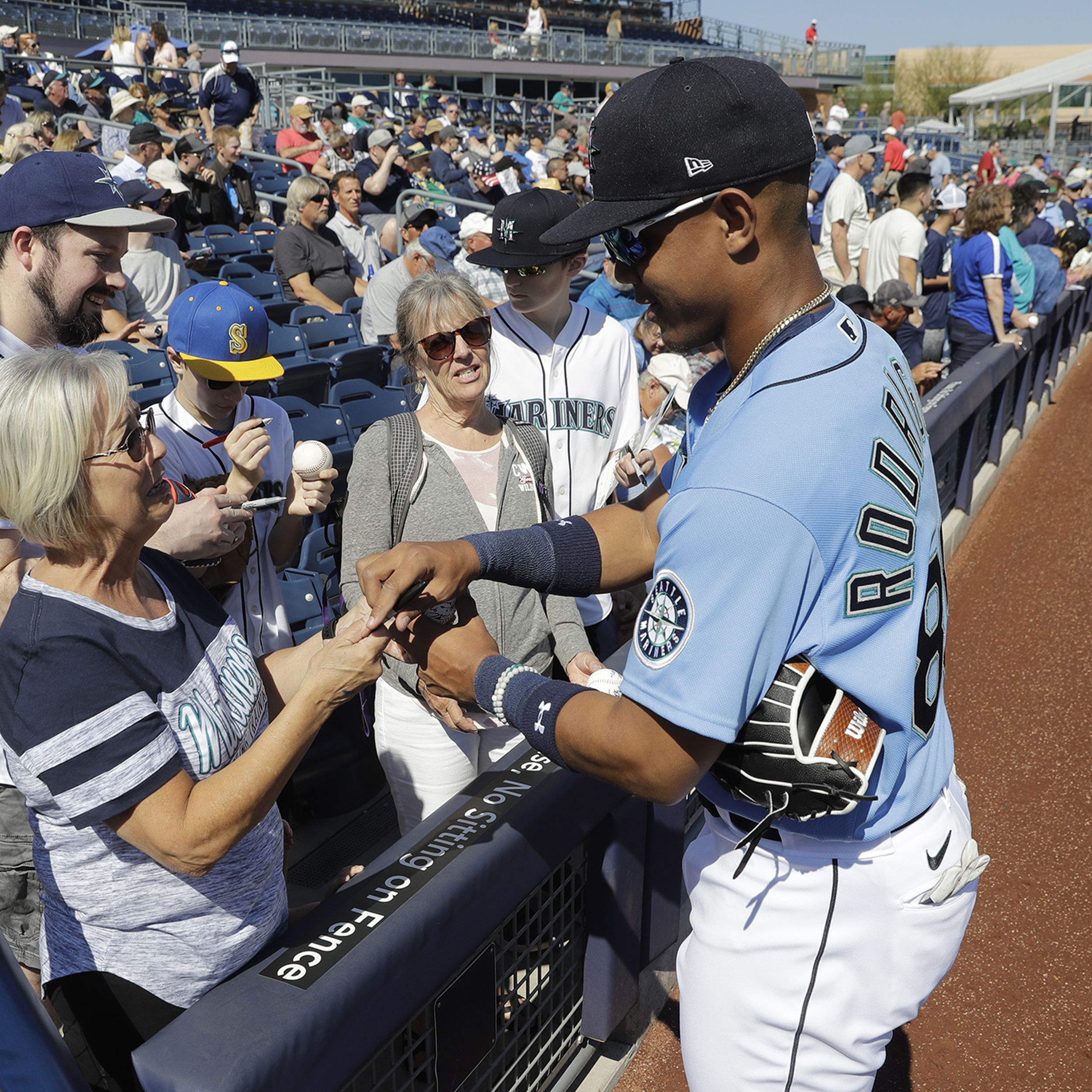 At Cactus League debut, Ichiro says it was a 'special moment' to don M's  uniform again