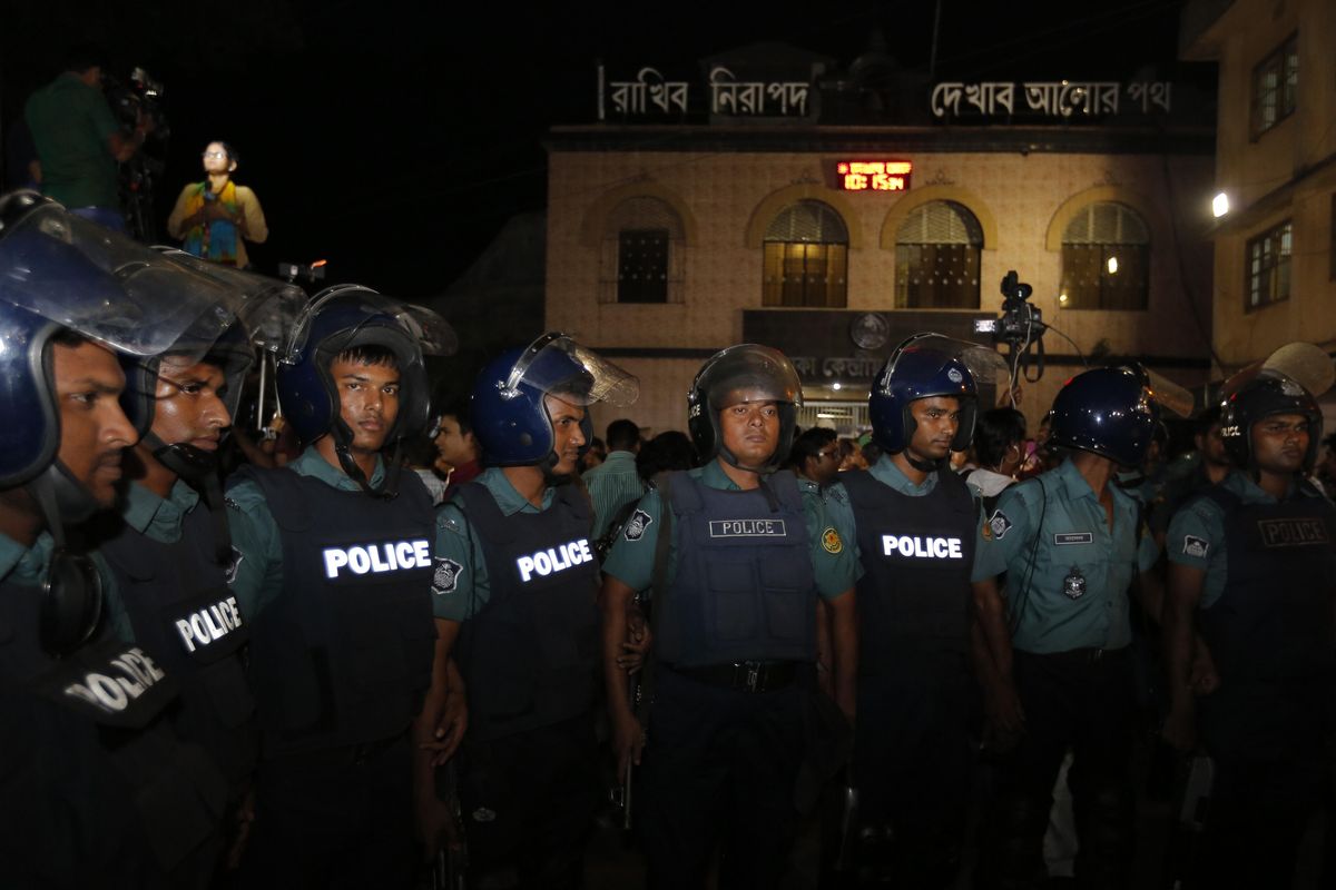 Bangladeshi police officers stand guard in Dhaka’s Central Jail where Jamaat-e-Islami party’s senior leader Motiur Rahman Nizami was  scheduled to be hanged in Dhaka, Bangladesh, Tuesday, May 10, 2016. (STR / AP)