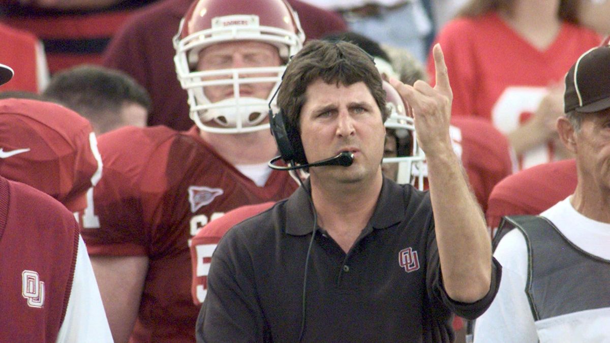 Mike Leach recalls time he fooled Texas with fake call sheet during