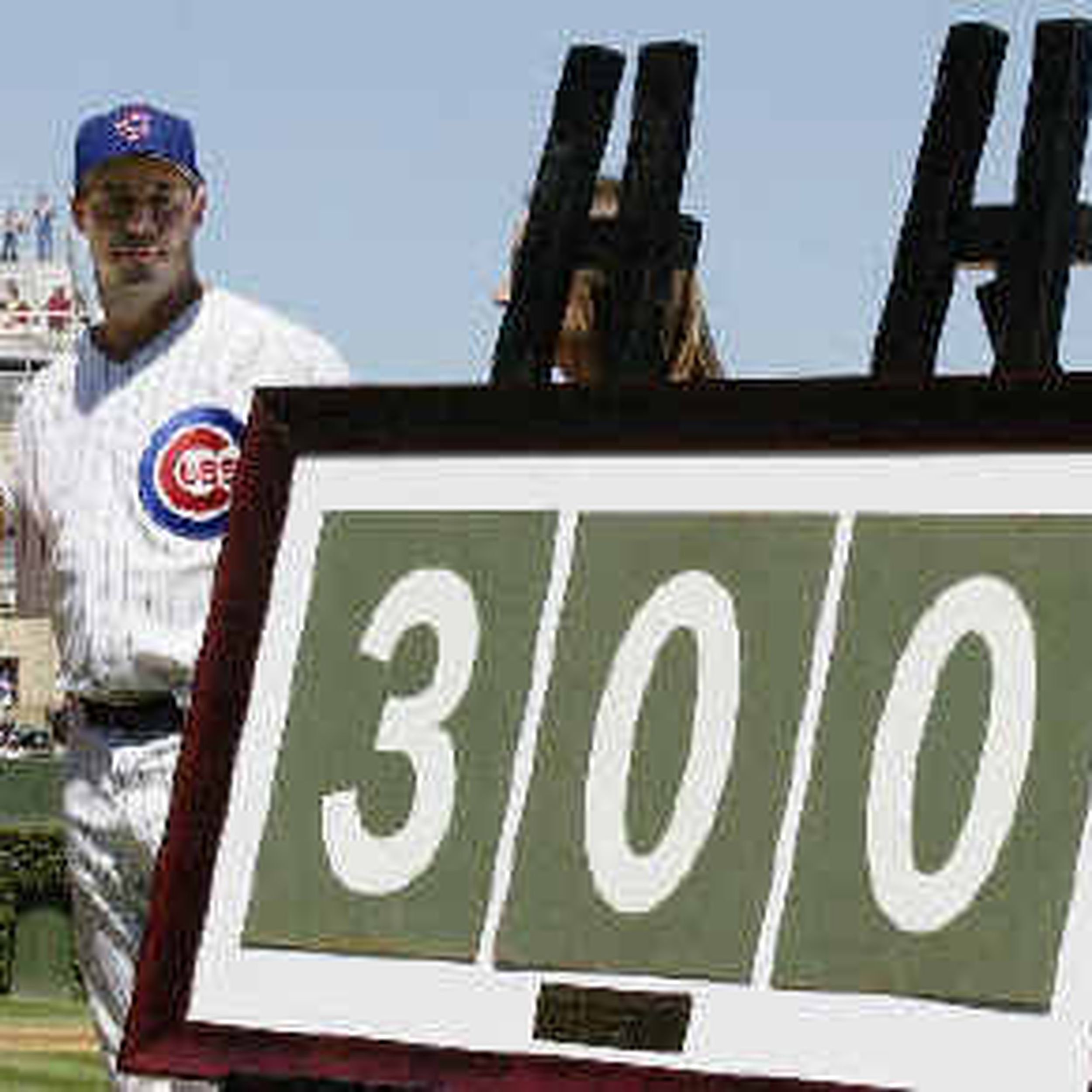 Cubs honor Maddux for 300th win