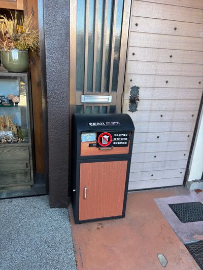 I was briefly confused thinking a bin was for trash, and it seems I wasn't the only traveler who thought so.  (Kathleen Wong/USA TODAY)