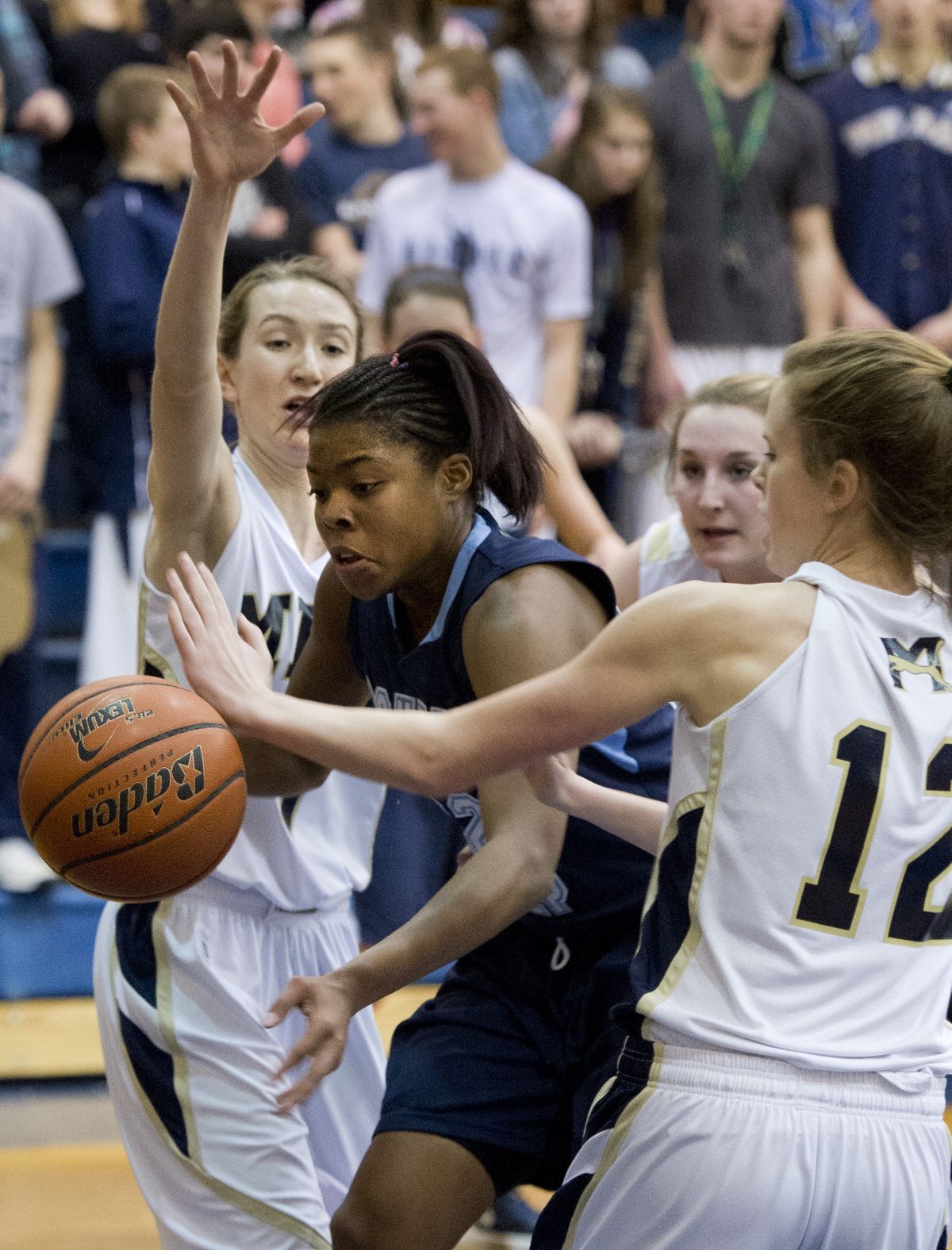 Mead defenders, including Sue Winger, left, and Delaney Junkermier put squeeze on Otiona Gildon. (Dan Pelle)