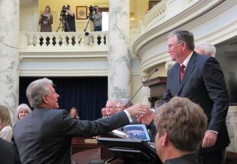 Gov. Butch Otter shakes hands with House Speaker Scott Bedke before his State of the State message (Betsy Z. Russell)