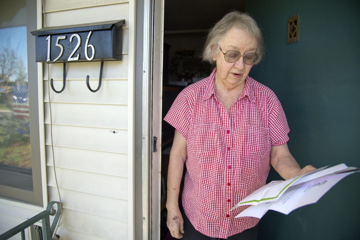 Carole Owens, who gets meals from Meals on Wheels, reads a pen pal letter that came with her meal Monday, April 18, 2016 at her North Spokane home. First-graders at Chester Elementary wrote notes to seniors who receive meals through the program, hoping to strike up a pen pal relationship.   (Jesse Tinsley / The Spokesman-Review)
