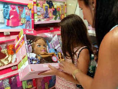 
Katherine Gallagher, of Glen Rock, N.J., shows her mother, Emily, a 