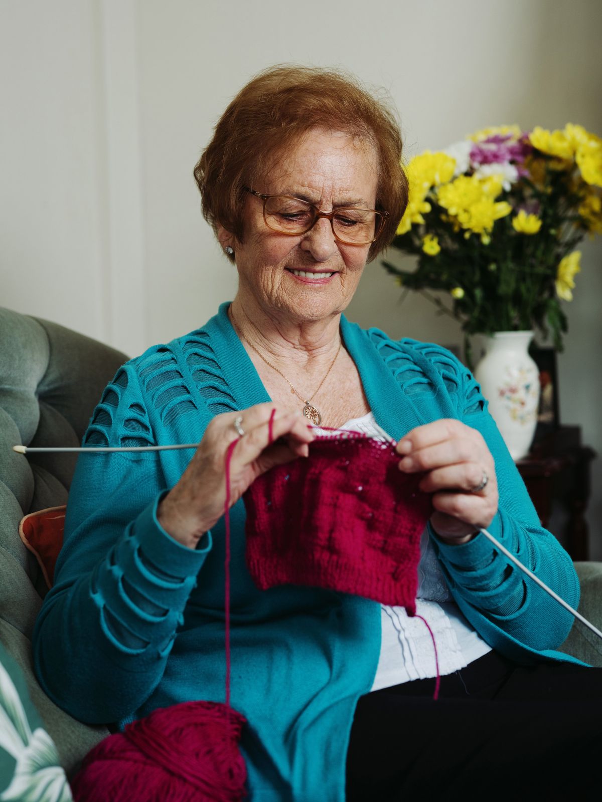 Delia Barry knits at home in Greystones, Ireland, March 5, 2023. Barry, the octogenarian who knitted Colin Farrell’s cozy “Banshees of Inisherin” sweaters, became an internet star. (Ellius Grace/The New York Times)  (ELLIUS GRACE)