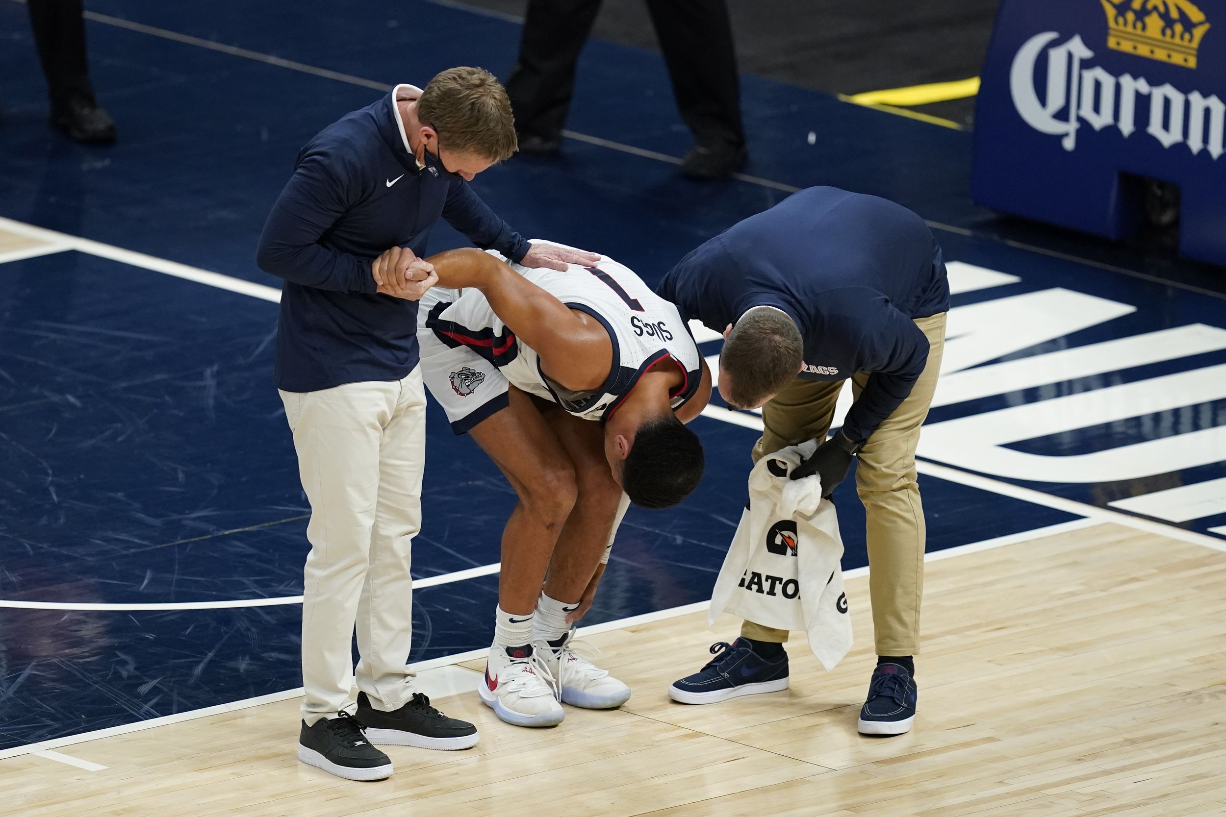 Gonzaga freshman guard Jalen Suggs leaves West Virginia game with lower ...