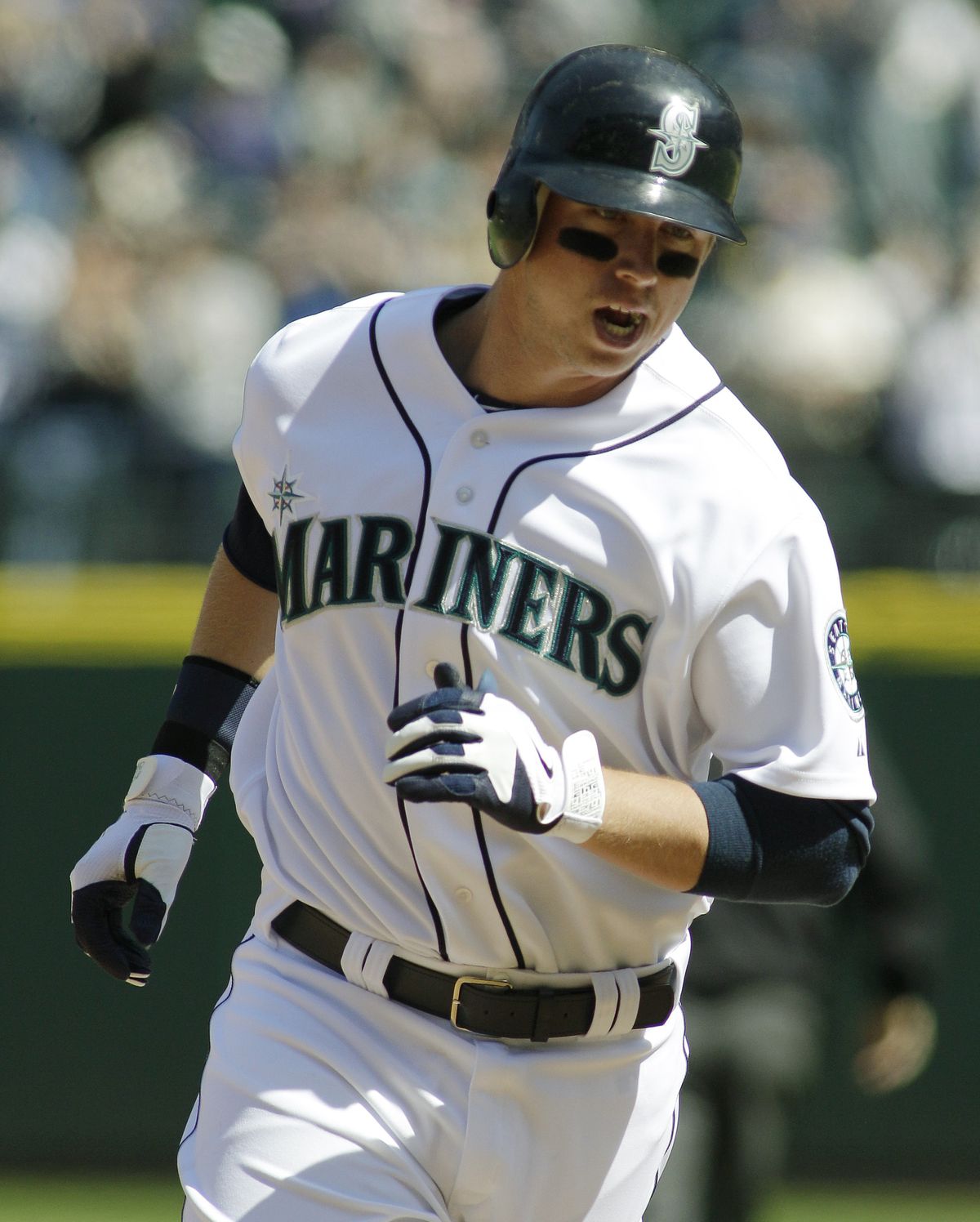 The Mariners’ Justin Smoak rounds the bases after hitting a solo home run in the third inning. (Associated Press)