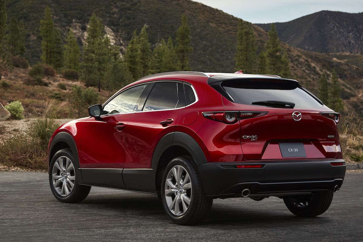 Beefy black lower-body cladding alludes to outdoor adventures the little rig will never have. (Mazda)
