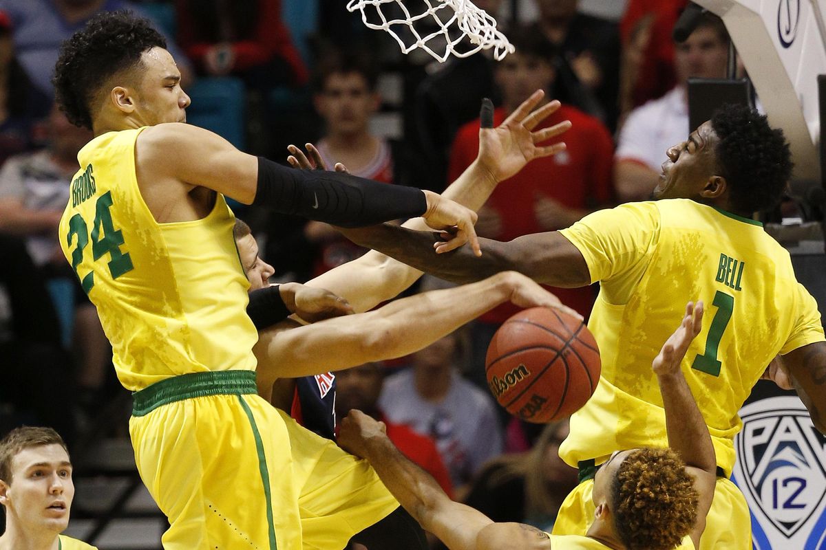 Oregon forward Dillon Brooks, left, Arizona center Kaleb Tarczewski, and Oregon guard Tyler Dorsey and forward Jordan Bell vie for a rebound in overtime of an NCAA college basketball game in the semifinals of the Pac-12 men’s tournament Friday, March 11, 2016, in Las Vegas. Oregon won 95-89. (John Locher / Associated Press)