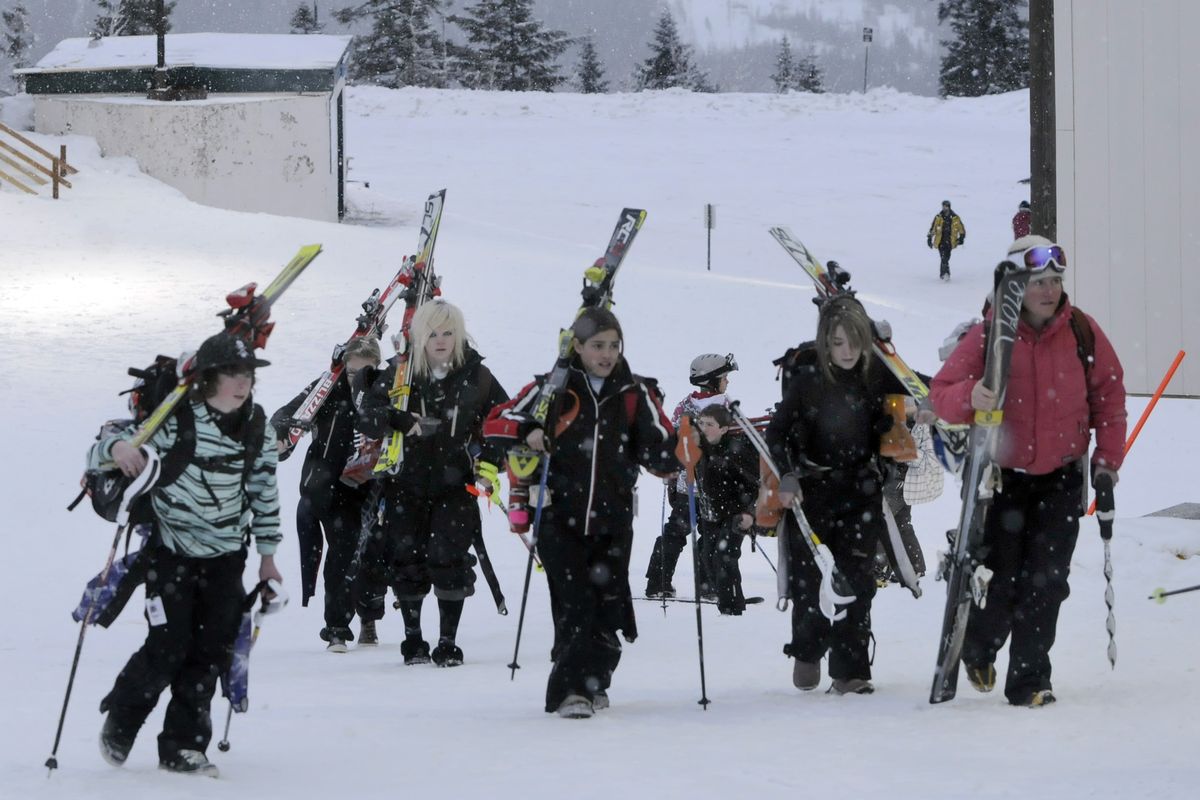 A group of students heads to the lodge at Mt. Spokane Ski and Snowboard Park. (The Spokesman-Review)
