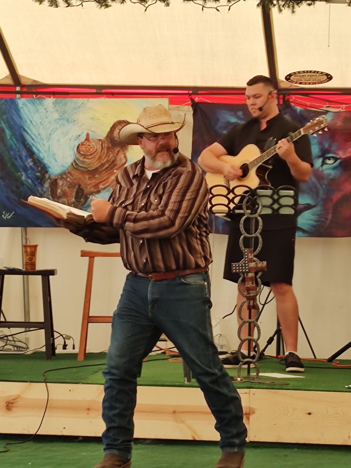 Pastor Blayne McCoy preaches at Bustin’ Loose Cowboy Church in Chewelah, Wash. (Lisa Ormond/FāVS News)