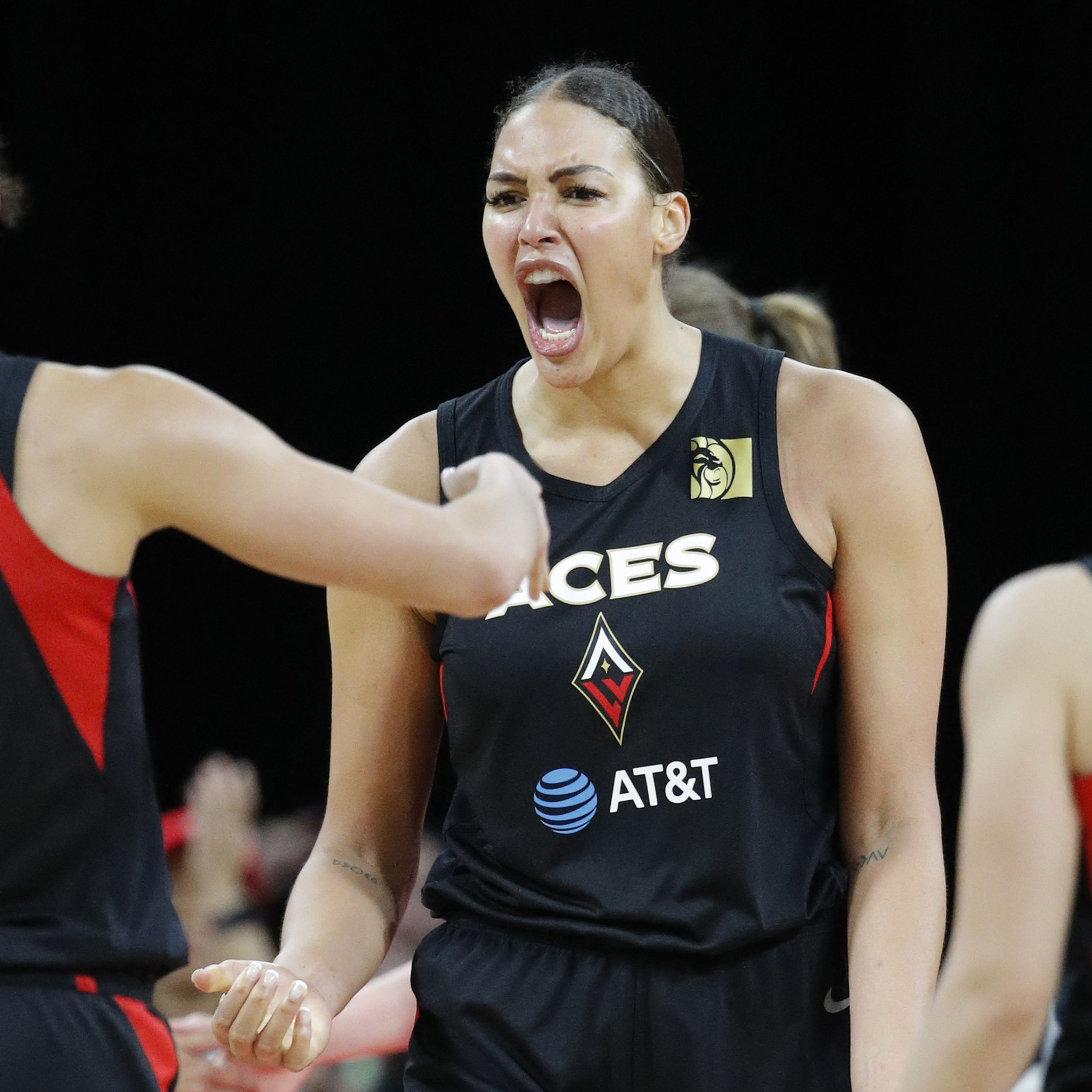 WNBA All-Star Cambage set to return to Australian league
