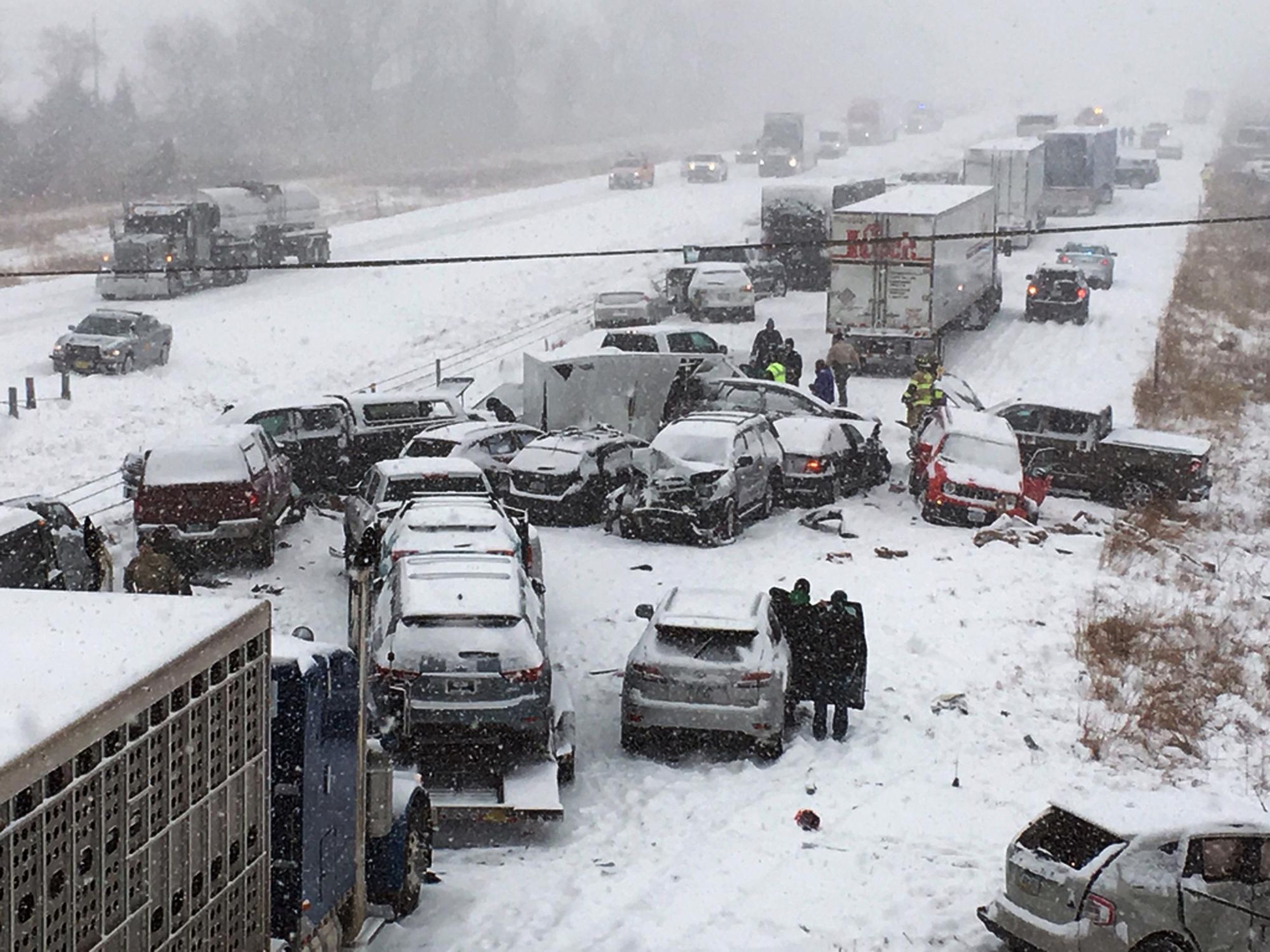 Snow Causes Hundreds Of Crashes 5 Killed On Missouri Roads The Spokesman Review