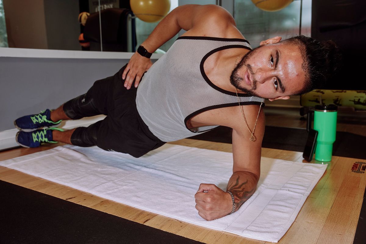 Sergio Almaraz demonstrates an exercise that can be done while on vacation, in Washington, D.C., on Aug. 7. The next time you’re trying to fit in a workout on a trip, it might be comforting to know that even fitness experts don’t necessarily recommend a “no excuses” attitude.  (New York Times)
