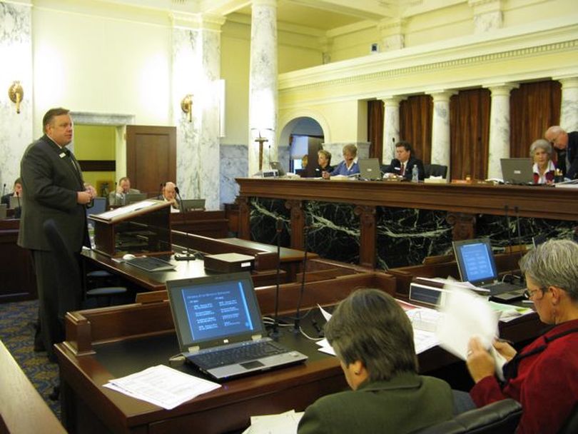 Wayne Hammon, Gov. Butch Otter's budget chief, presents the governor's budget proposal to the Legislature's Joint Finance-Appropriations Committee on Tuesday morning. (Betsy Russell)