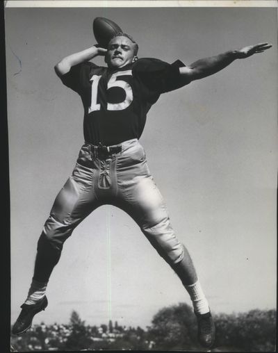 Bob Schloredt, seen in this 1958 photo, led Washington to consecutive Rose Bowl victories following the 1959 and 1960 seasons. (University of Washington)