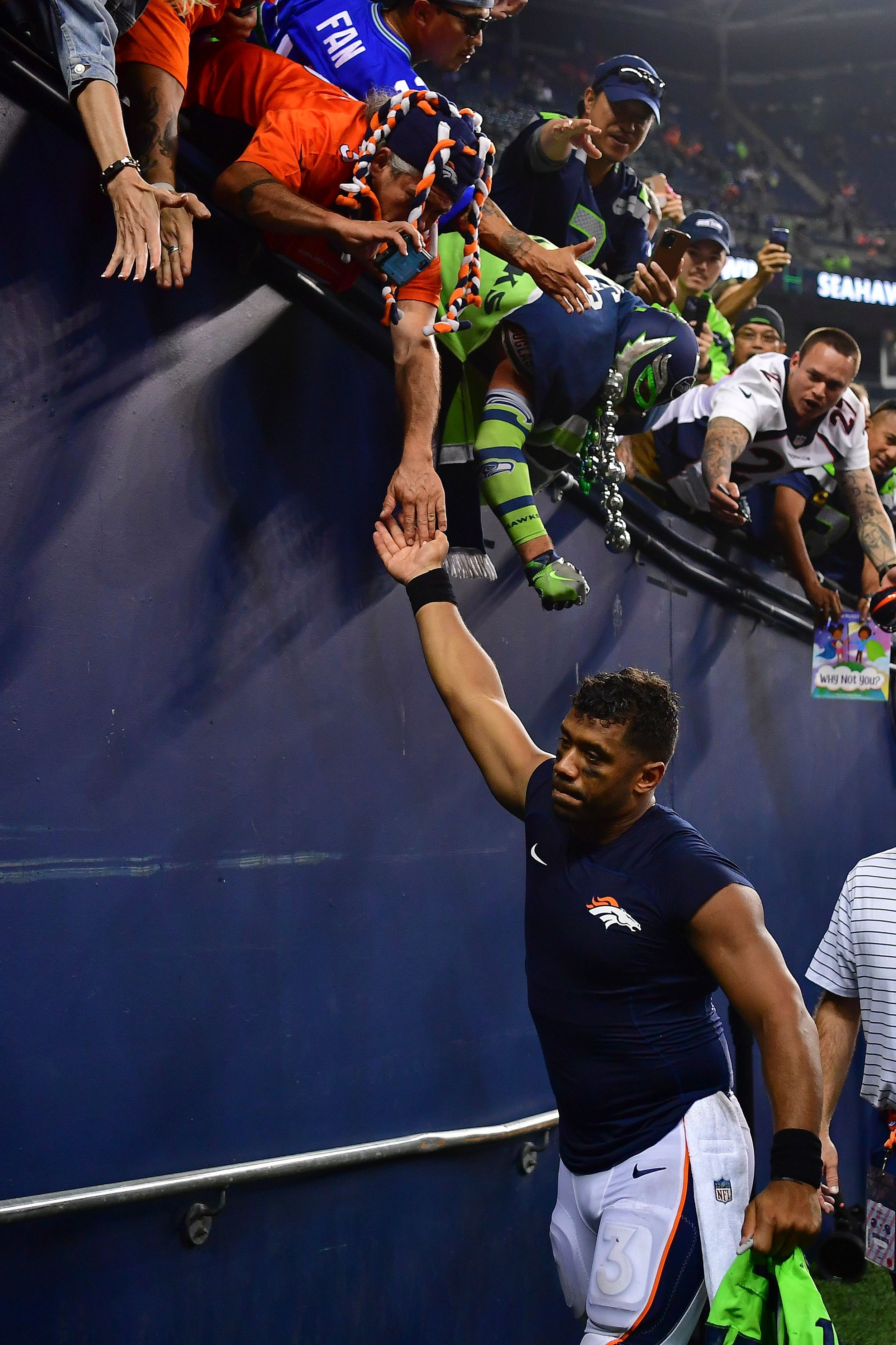 Seahawks survive Russell Wilson's return, top Broncos 17-16