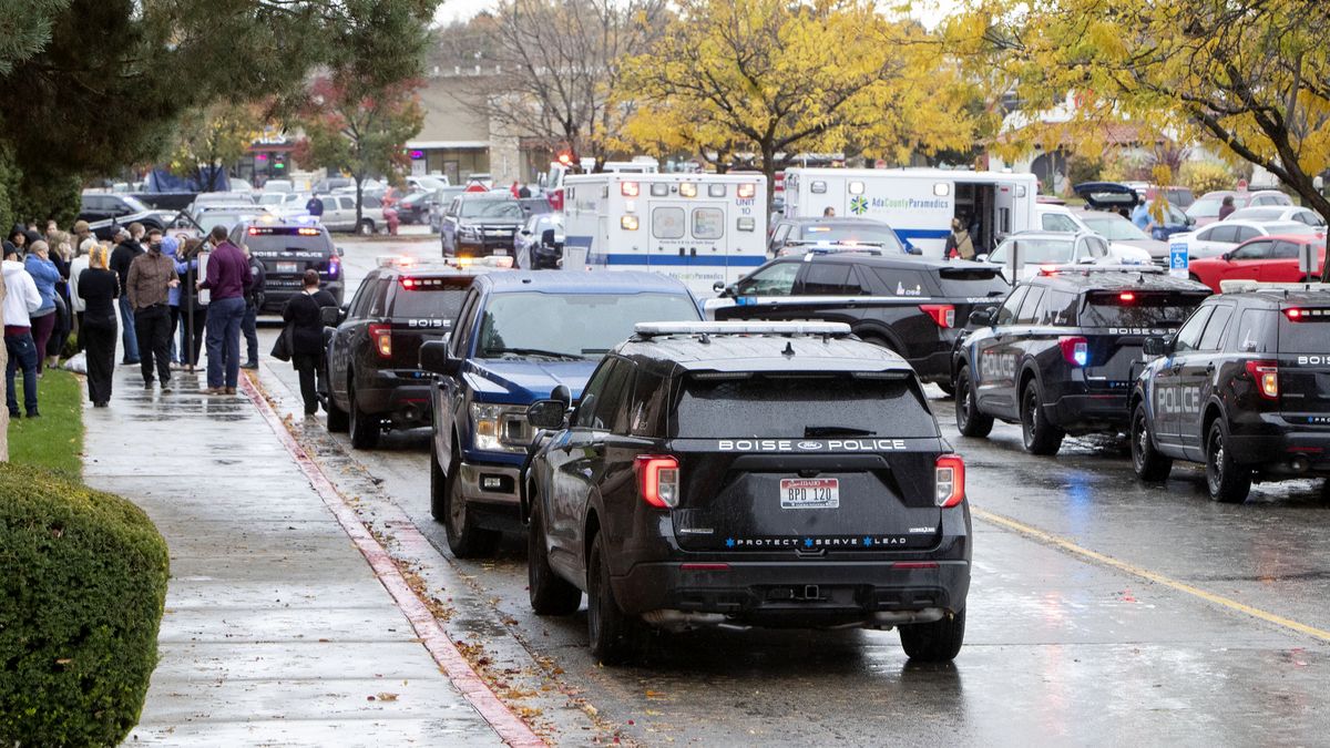 Police and emergency crews respond to a reported shooting at the Boise Towne Square shopping mall Monday in Boise.  (Darin Oswald/Idaho Statesman)