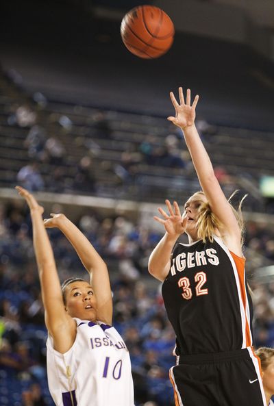 LC’s Hayley Hendricksen puts up a shot over Issaquah’s Maddey Pflaumer.  Special to  (Patrick Hagerty Special to)