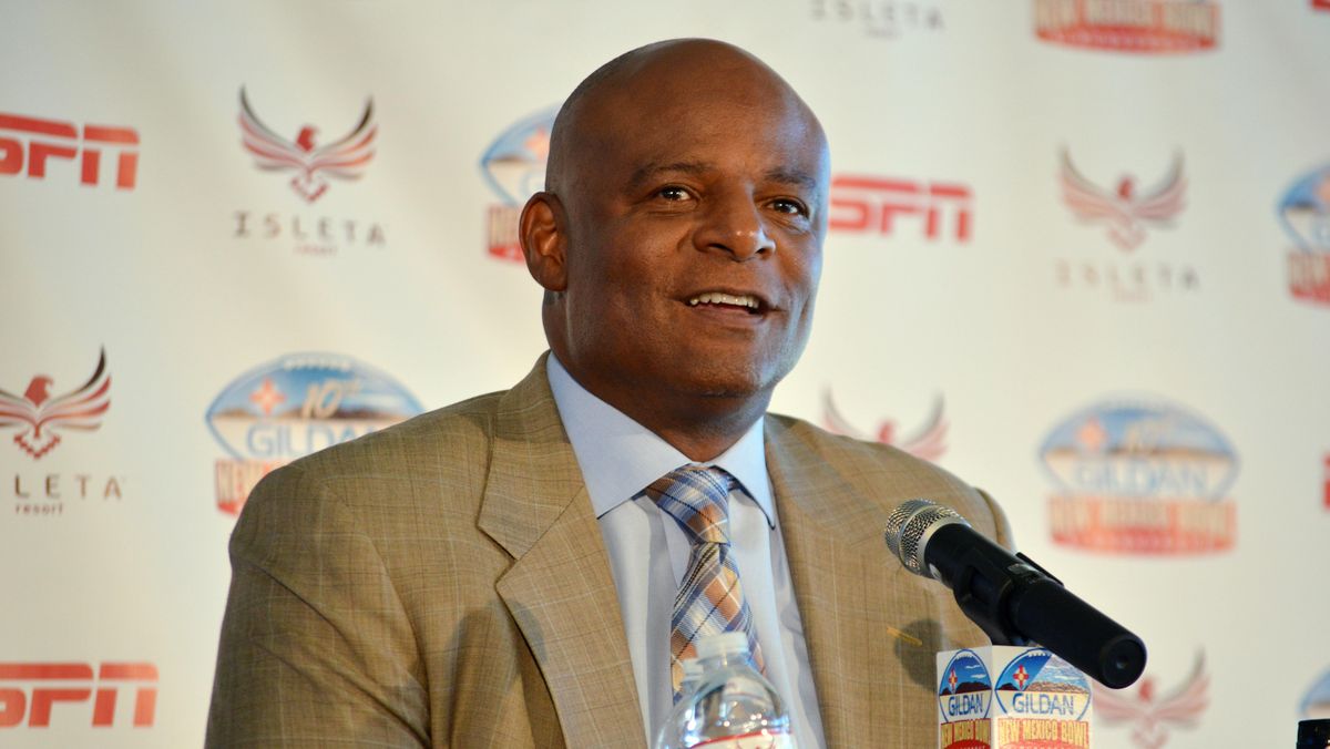 Hall of Fame QB Warren Moon sued for sexual harassment | The Spokesman ...