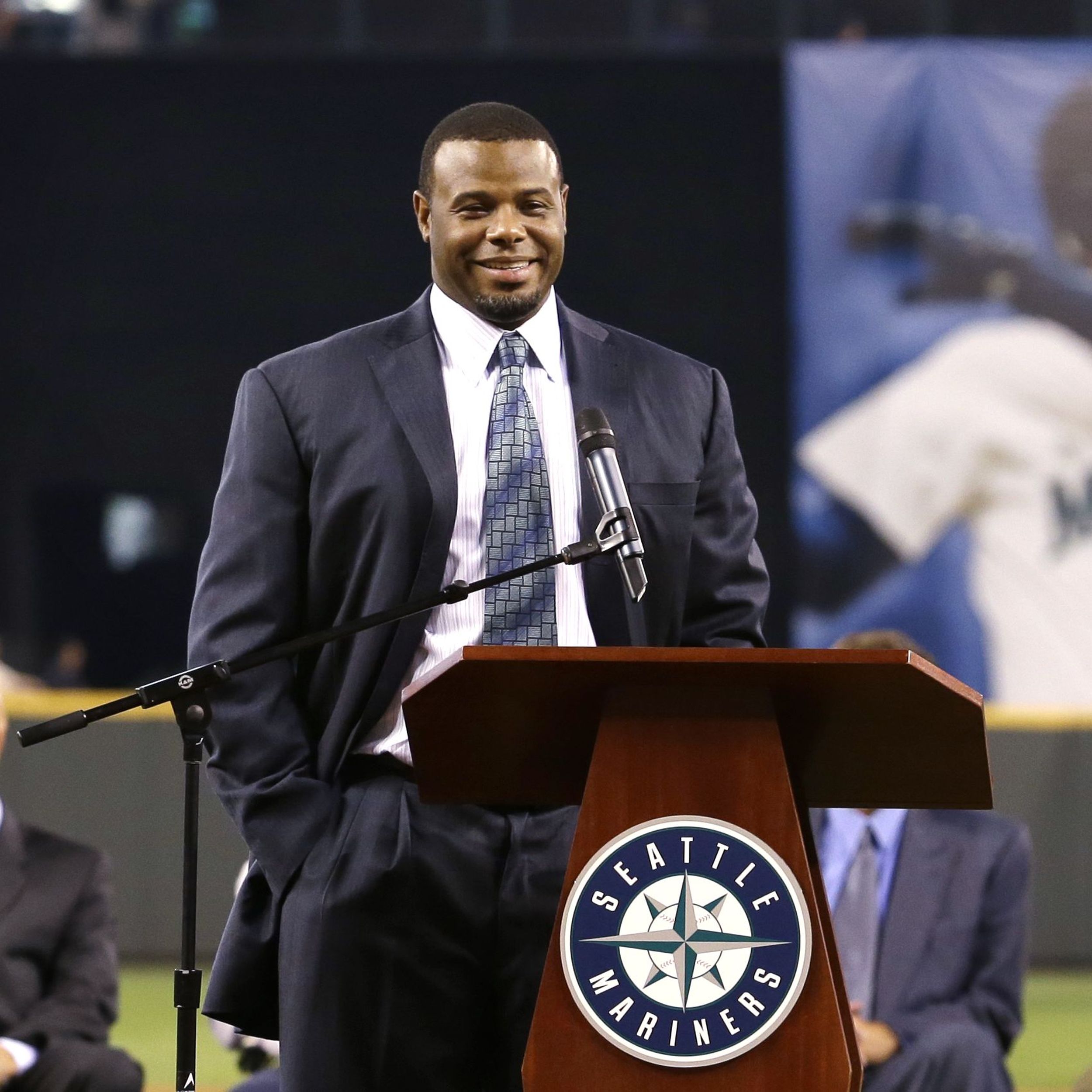 The Griffey family supporting the Seahawks : r/Mariners