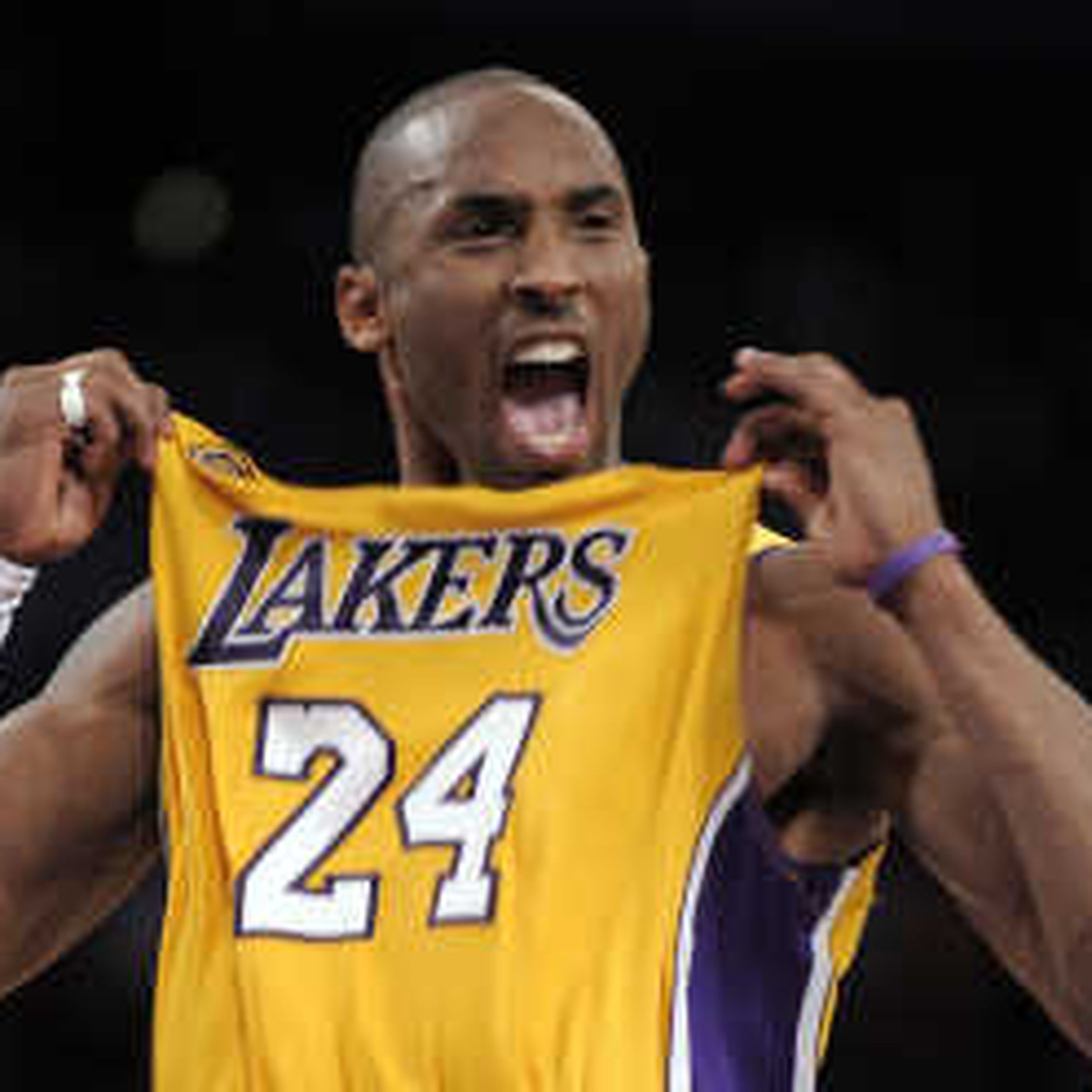 Kobe bryant jerseys staples hi-res stock photography and images