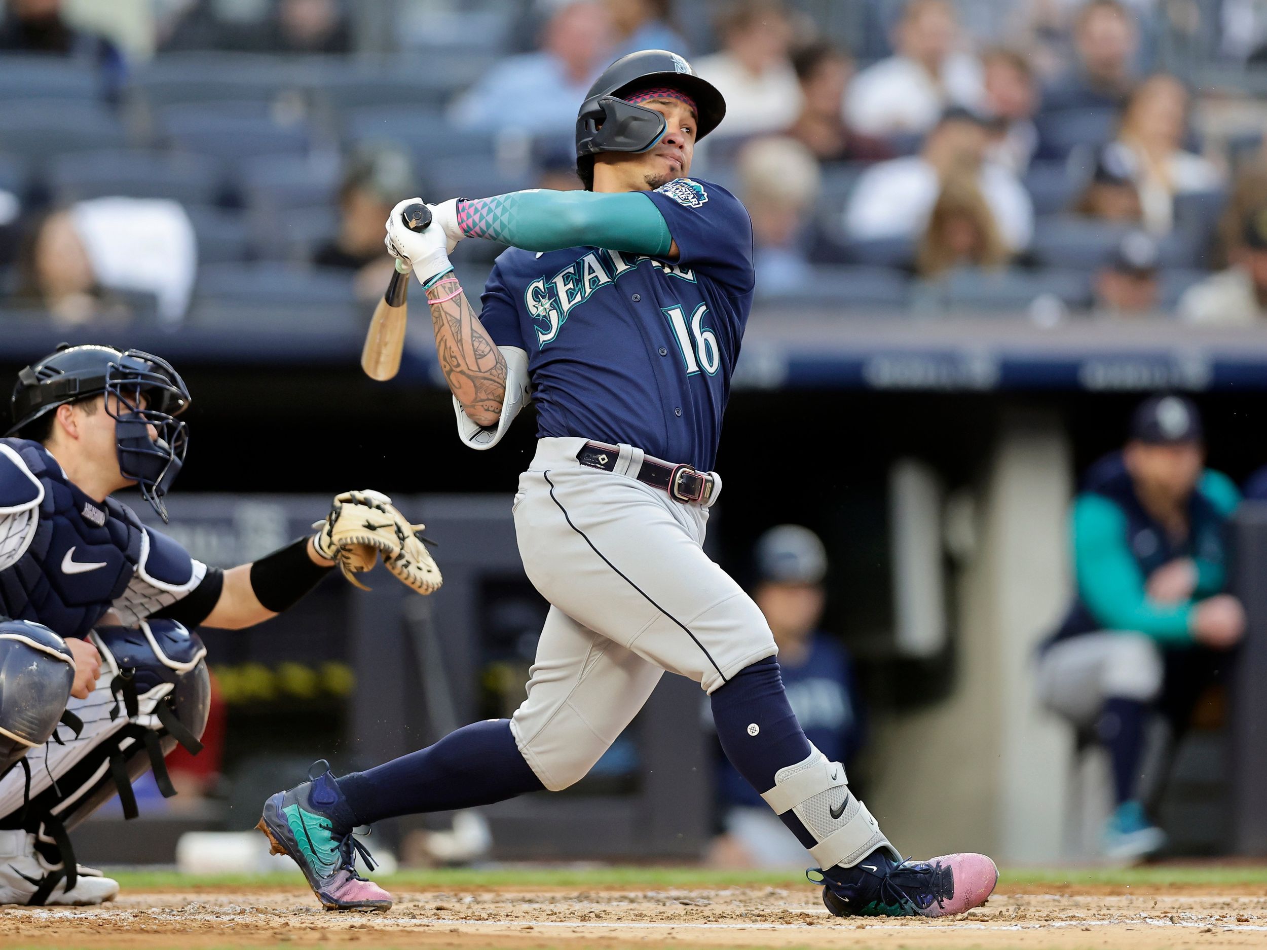 Mariners finally show the fight that's been missing as they pound