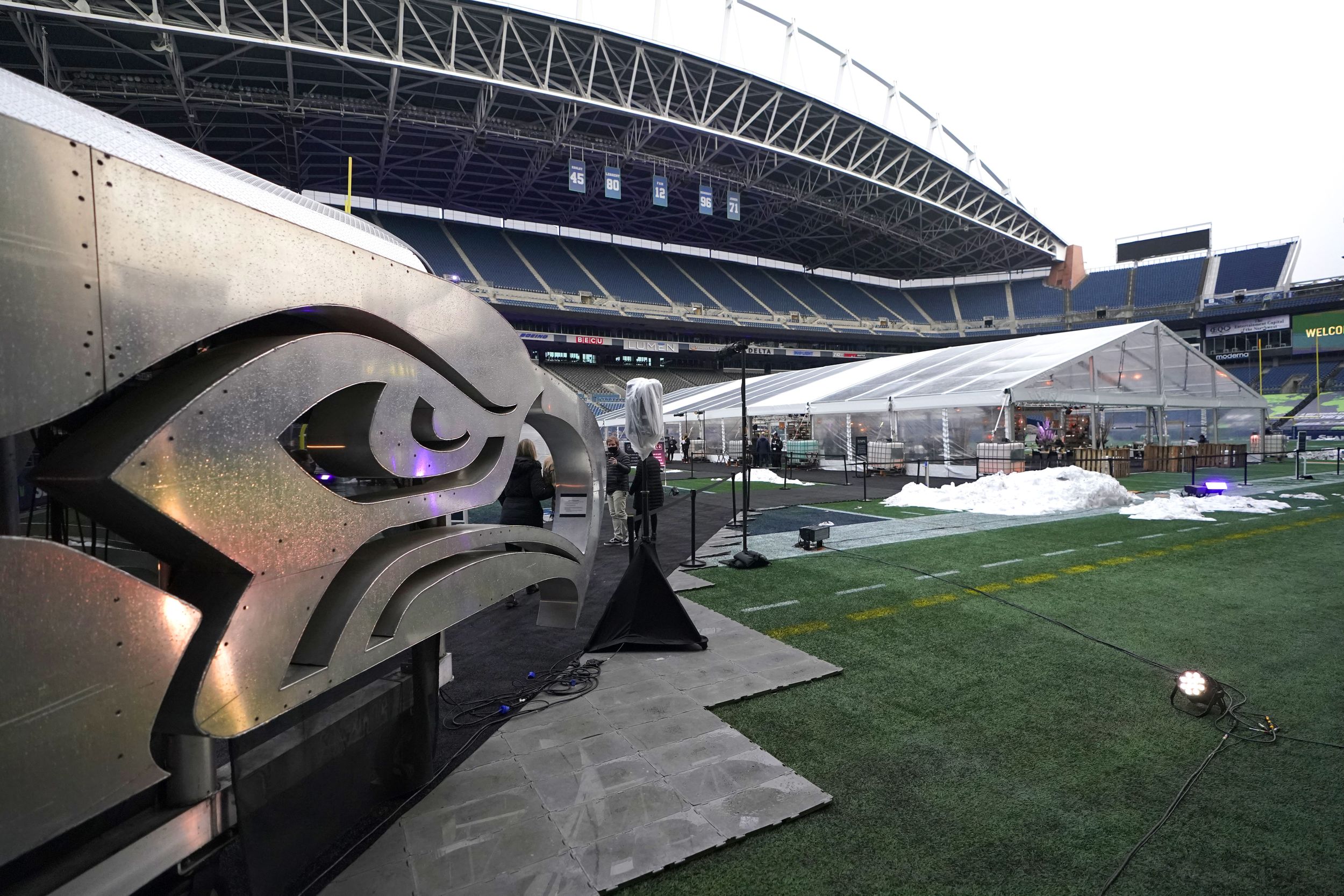 Seattle ups its outdoor dining game, Seahawks-style at Lumen Field