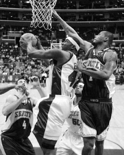 
Clippers' Elton Brand puts up a shot as Seattle's Rashard Lewis guards and Nick Collison watches. 
 (Associated Press / The Spokesman-Review)